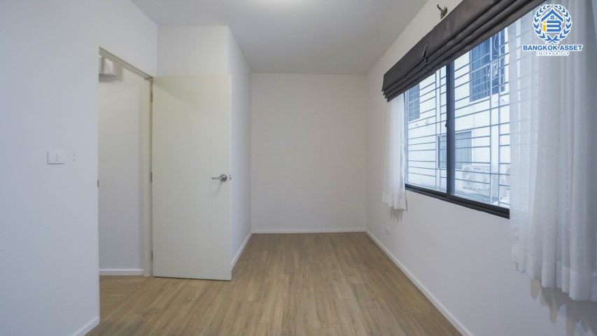 ทาวน์โฮมมือสอง ม.บ้านกลางเมือง ราชพฤกษ์-พระราม5 ทาวน์โฮม3ชั้น บ้านสวยเหมือนไม่เคยเข้าอยู่ บนเนื้อที่ 17 ตร.ว. ฟังก์ชัน 3 ห้องนอน 3 ห้องน้ำ 2  ที่จอดรถ บนทำเลเดินทางสะดวก เชื่อมต่อถนน นครอินทร์, พระราม5, ราชพฤกษ์, รัตนาธิเบศร์ ใกล้รถไฟฟ้าและทางด่วน!